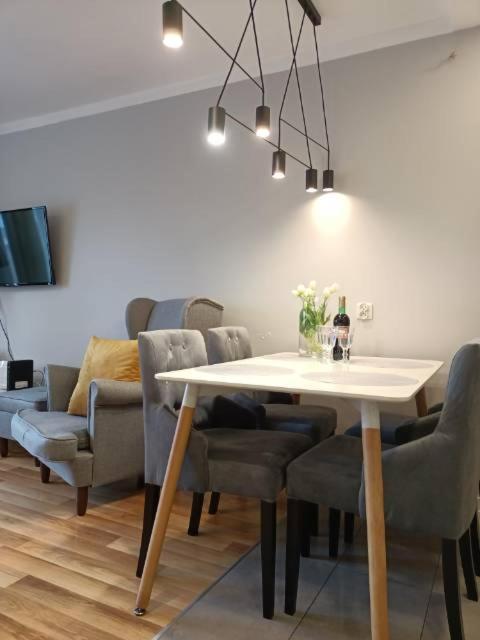 Family & Business Elegant Apartments Rynek Centrum Downtown - 2 Bedroom, Balcony, Parking Кельце Экстерьер фото