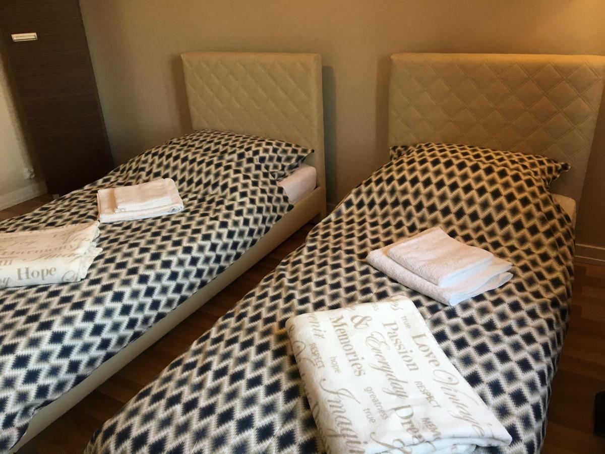 Family & Business Elegant Apartments Rynek Centrum Downtown - 2 Bedroom, Balcony, Parking Кельце Экстерьер фото