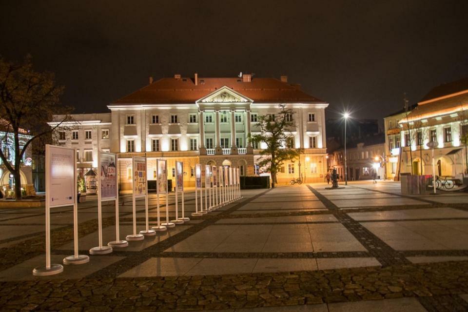 Family & Business Elegant Apartments Rynek Centrum Downtown - 2 Bedroom, Balcony, Parking Кельце Экстерьер фото