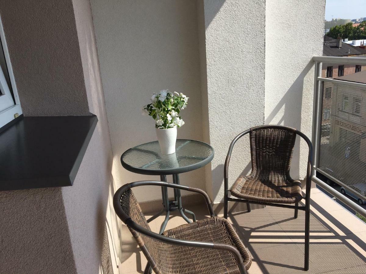 Family & Business Elegant Apartments Rynek Centrum Downtown - 2 Bedroom, Balcony, Parking Кельце Экстерьер фото